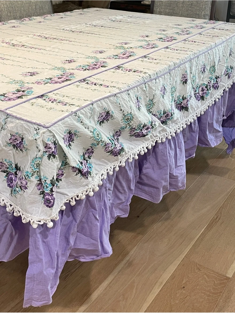 Vintage ruffled floral Bedspread in Lavender and White - 1960s